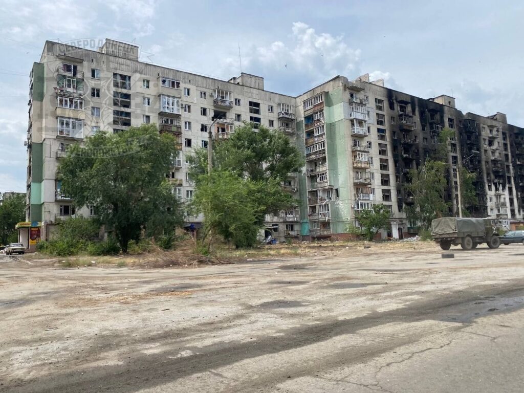 В Северодонецке собирают личные данные местных жителей. Опубликованы фотографии разрушений
