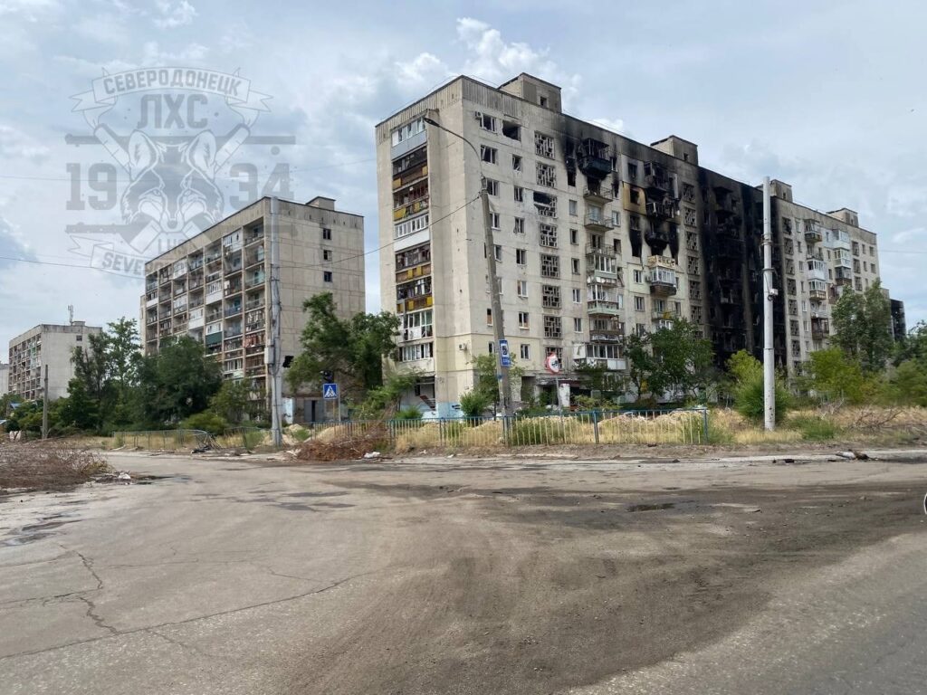 В Северодонецке собирают личные данные местных жителей. Опубликованы фотографии разрушений