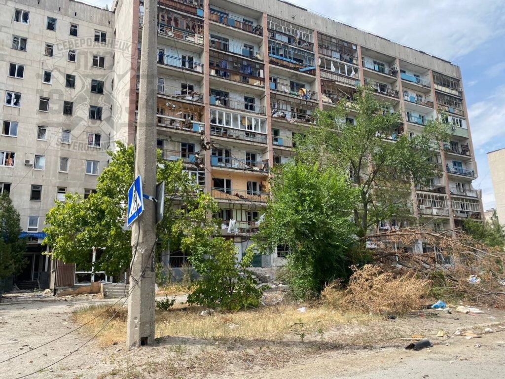 В Северодонецке собирают личные данные местных жителей. Опубликованы фотографии разрушений