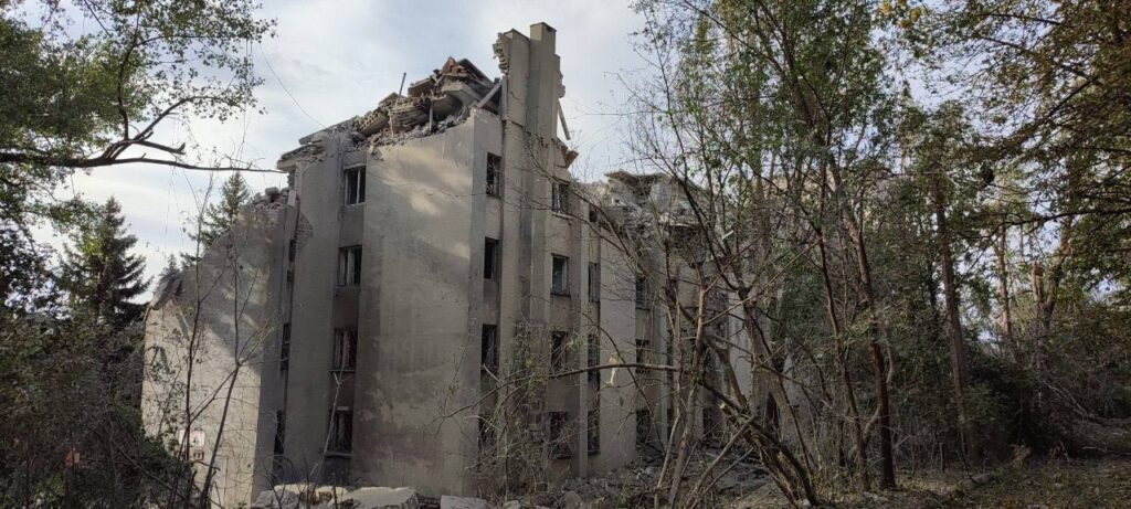 В “ЛНР” заявили про ракетний удар по готелю “Донбас”. Там була база російських військових