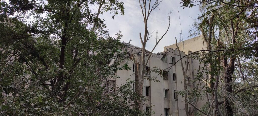 В “ЛНР” заявили про ракетний удар по готелю “Донбас”. Там була база російських військових