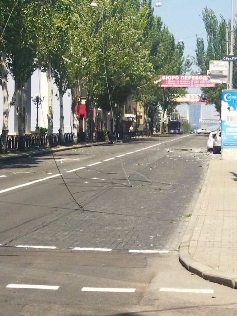 У центрі Донецька вибухи. Повідомляють про пряме влучання в “адміністрацію” Деніса Пушиліна