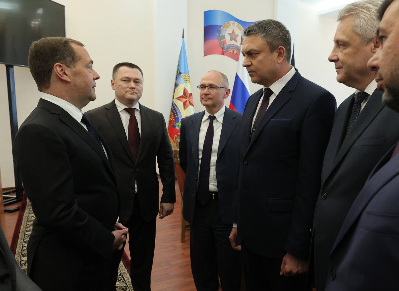 В Луганськ приїхав Дмитро Медведєв
