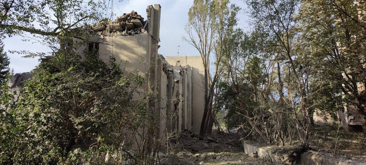 В “ЛНР” заявили про ракетний удар по готелю “Донбас”. Там була база російських військових