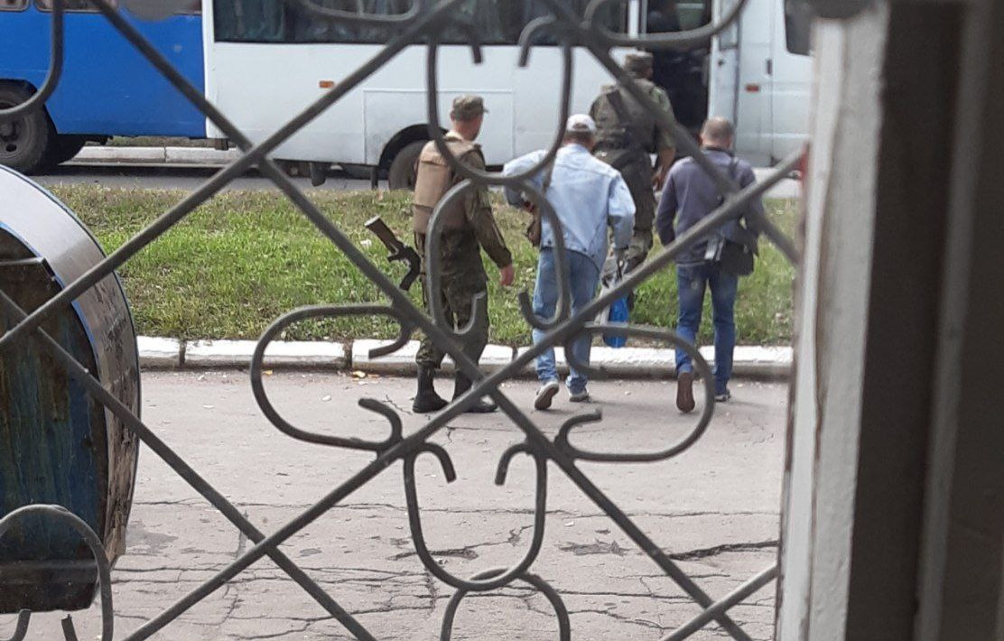 Примусова мобілізація. Чоловік в окупваному Антрациті спробував поскаржитися на “військових комісарів”