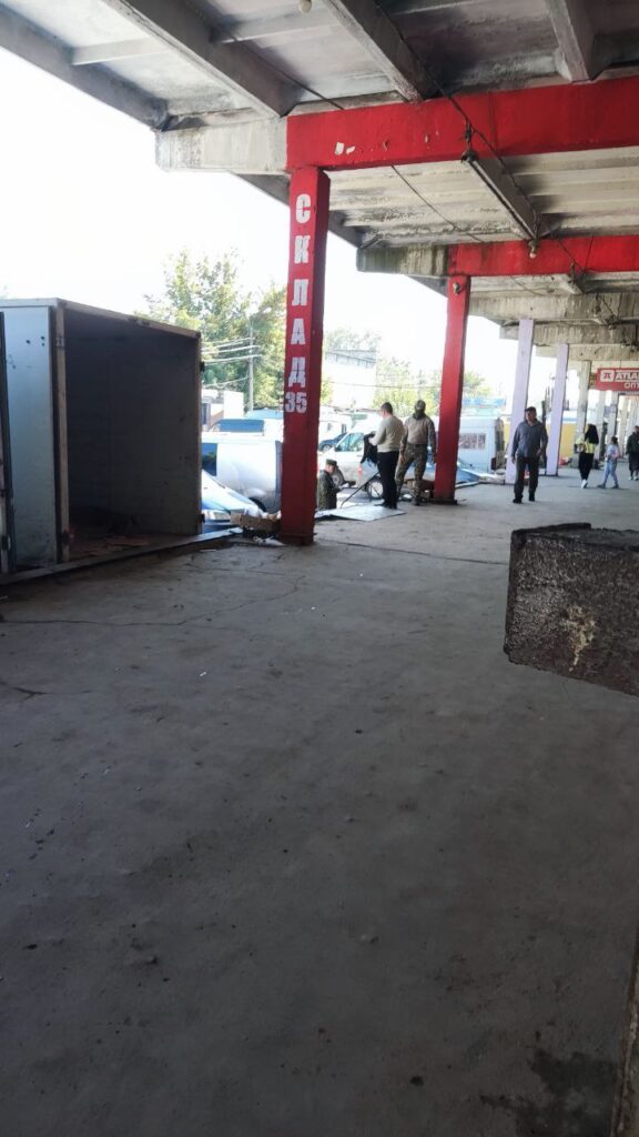 В Луганську орудують “грибники”. Місцеві жителі продовжують знімати примусову мобілізацію