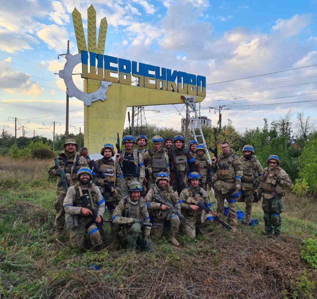 В соціальних мережах з’явилися фотографії українських військових з селища Шевченкове на Харківщині