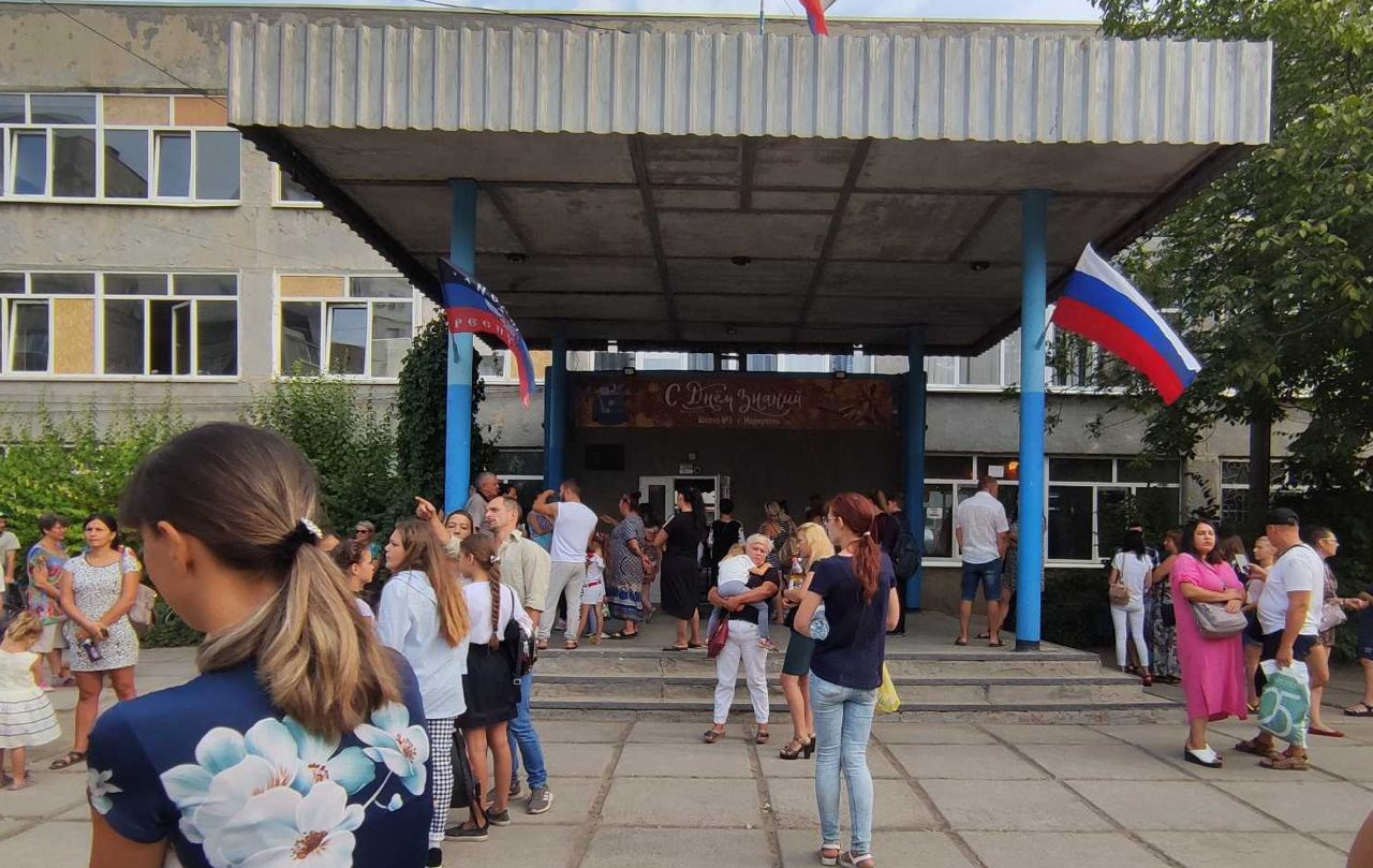 Першокласникам у Маріуполі розповідають, що вони — частина Росії, — Андрющенко