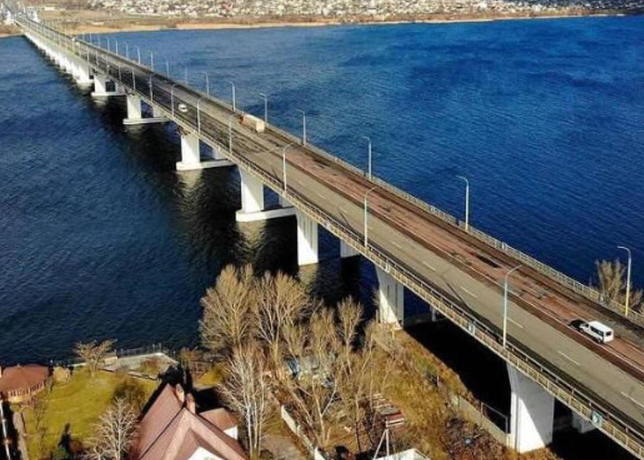 Росіяни звинуватили українських військових в ударі по переправі на Херсонщині. У ЗСУ кажуть, що вночі цивільних там бути не могло