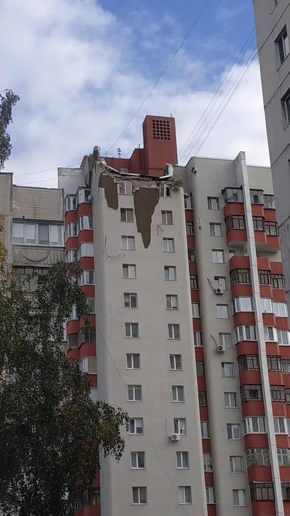 У російському Бєлгороді частина збитої ракети впала на багатоповерхівку