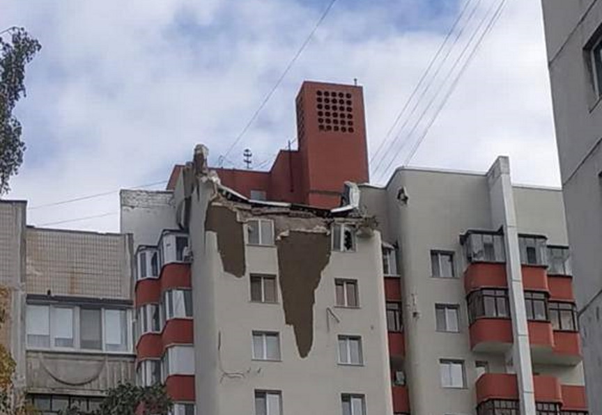 У російському Бєлгороді частина збитої ракети впала на багатоповерхівку
