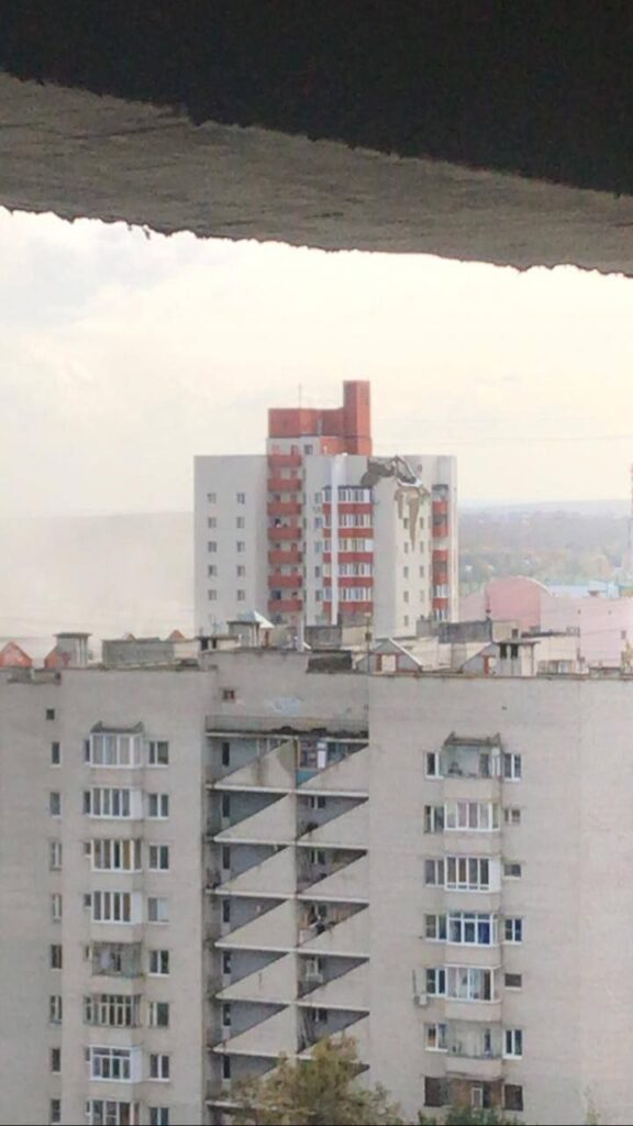 У російському Бєлгороді частина збитої ракети впала на багатоповерхівку