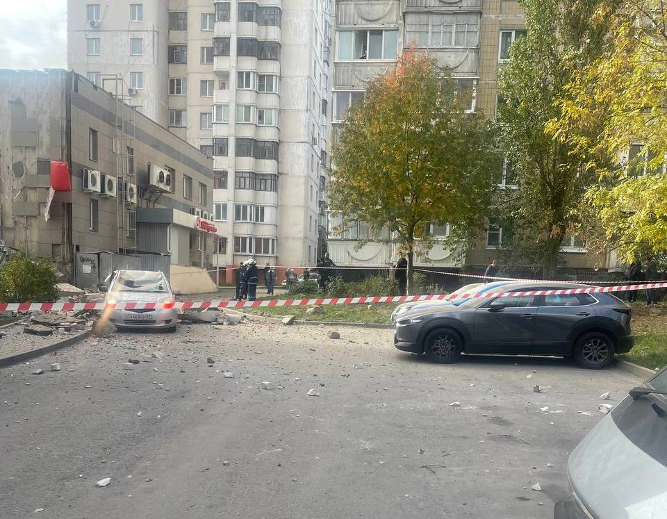 У російському Бєлгороді частина збитої ракети впала на багатоповерхівку