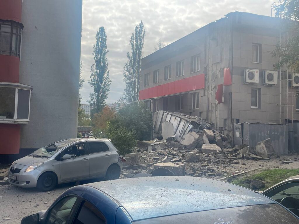 У російському Бєлгороді частина збитої ракети впала на багатоповерхівку