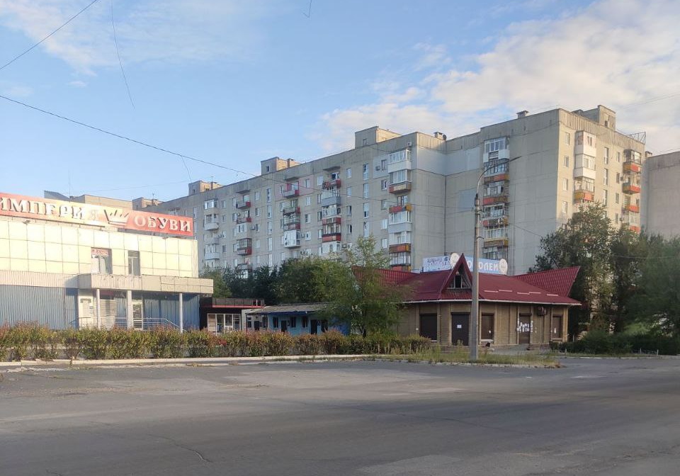 У Сєвєродонецьку та Рубіжному вцілілі порожні квартири займають окупанти, — джерело