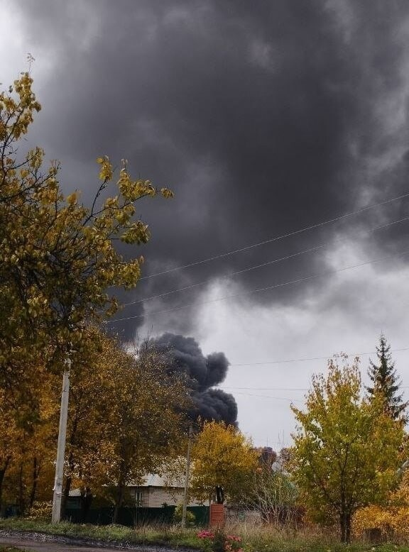 В окупованому Шахтарську знову горить російське пальне. На цей раз спалахнули багатотонні баки