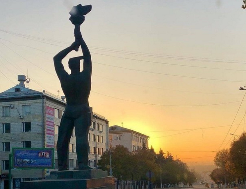 В Луганську окупанти змушують медперсонал ставати на військовий облік