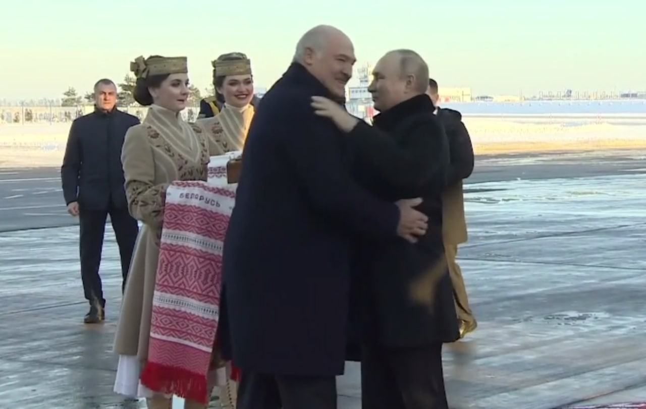 Путін у Мінську. Про що можуть говорити два останніх диктатори Європи