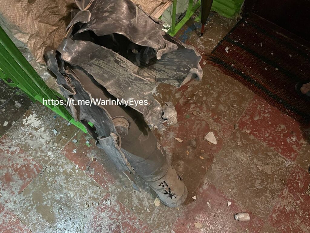 В Донецьку знову повідомляють про “прильоти”. Показали наслідки обстрілу