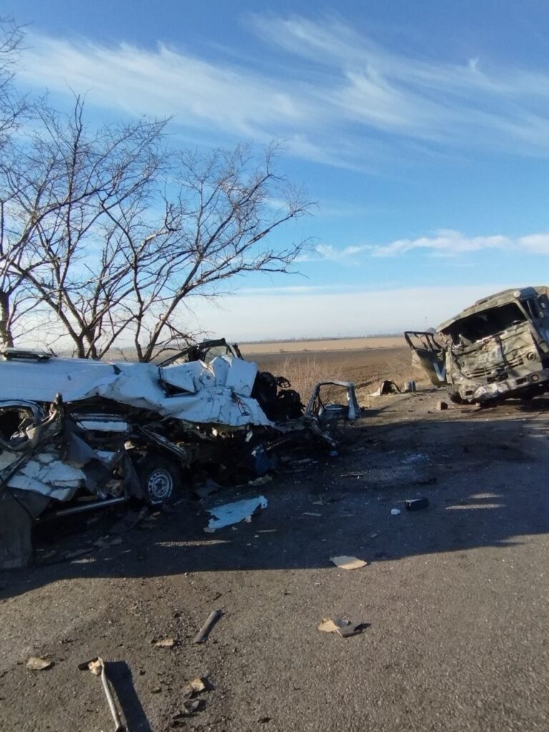 В соціальних мережах показали наслідки ДТП на трасі між Торезом та Шахтарськом