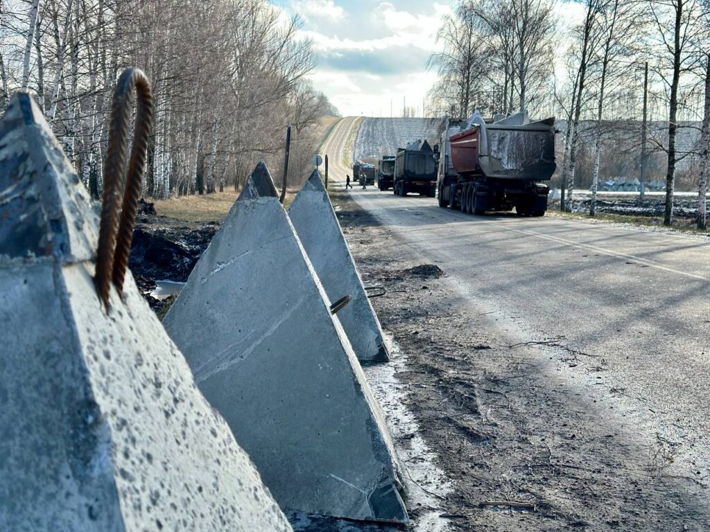 “Засічна лінія”. В Росії показали фортифікаційні споруди в Бєлгородській області
