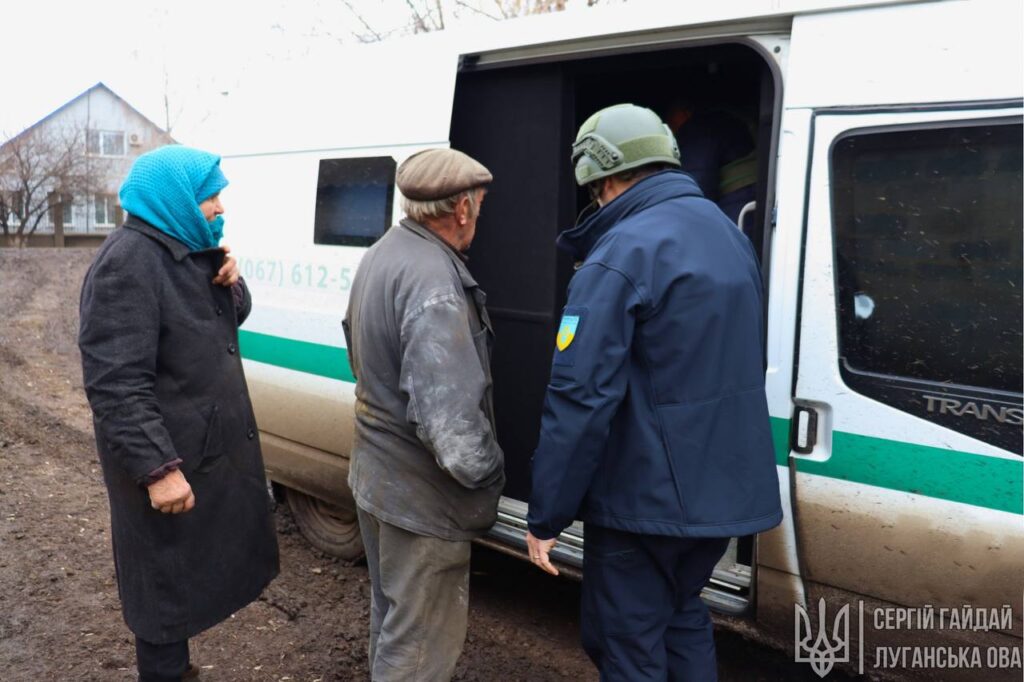 20 пенсіонерів, які залишаються жити у звільненому Невському на Луганщині, отримали пенсії