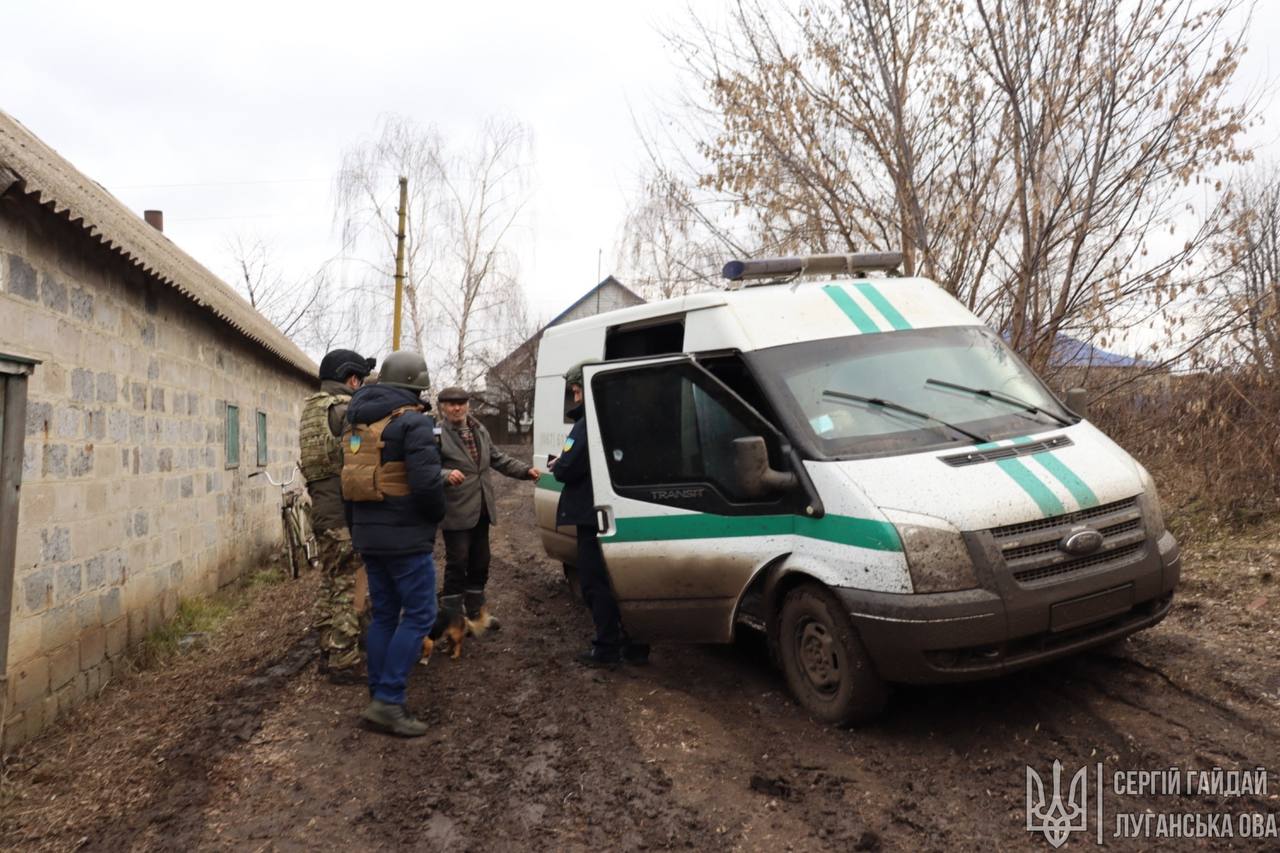 20 пенсіонерів, які залишаються жити у звільненому Невському на Луганщині, отримали пенсії