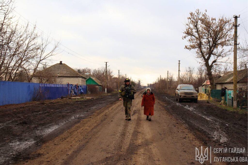 20 пенсіонерів, які залишаються жити у звільненому Невському на Луганщині, отримали пенсії