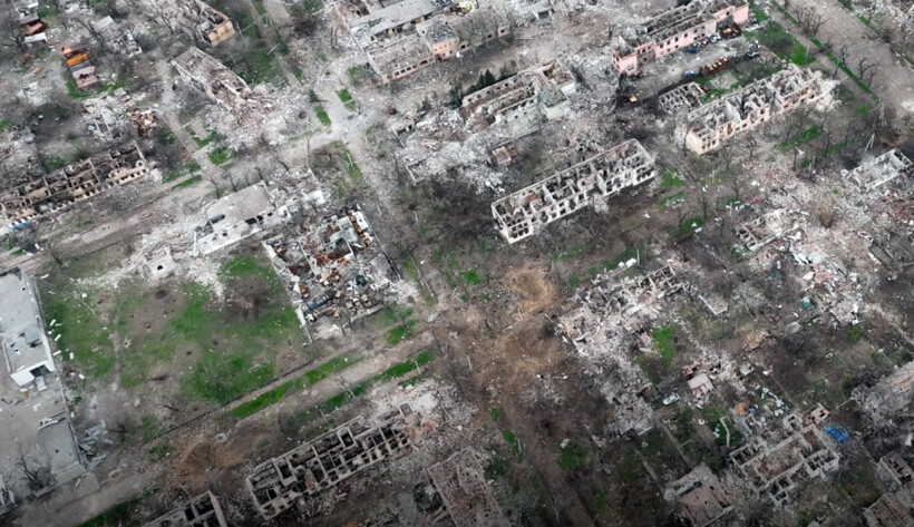 Рівняють із землею цілий район міста: з’явилося відео з окупованого Маріуполя