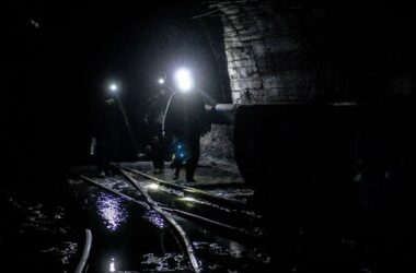 Вісім шахт знеструмлені в Дніпропетровській області через обстріл росіян. Під землею опинилися майже 2,6 тисячі шахтарів