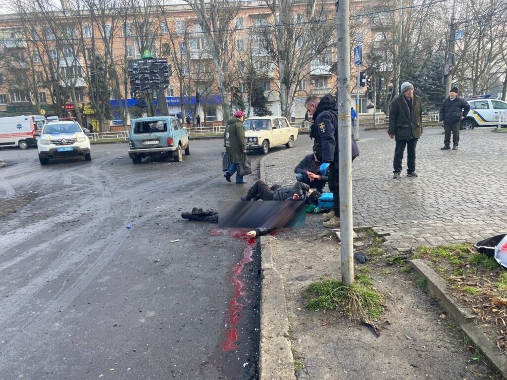 У Херсоні 10 людей загинули та ще майже 70 дістали поранення внаслідок російського обстрілу