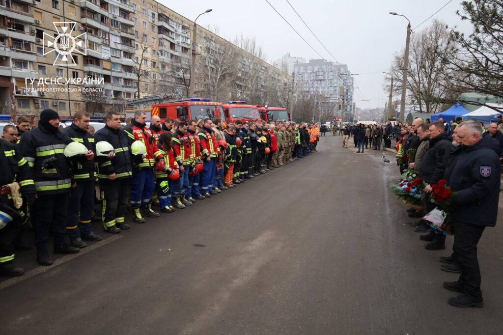 Рятувальні роботи на місці влучання російської ракети у Дніпрі завершено. Відомо про загибель 45 людей