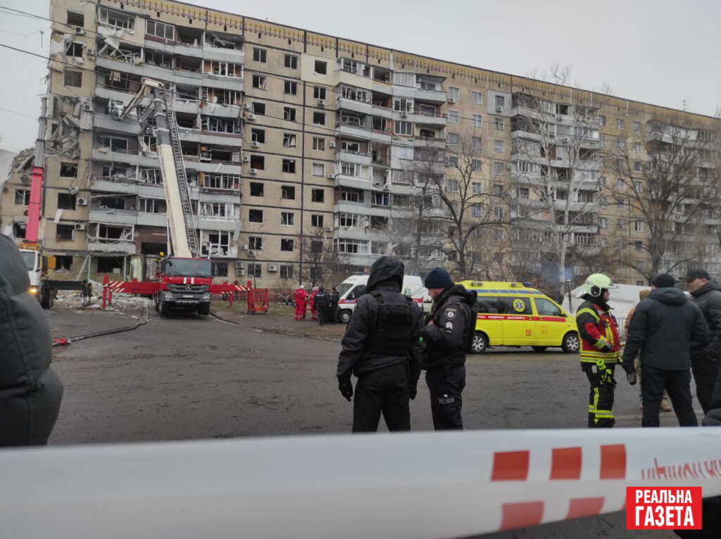 Ракетна атака на Дніпро. Що відбувається на місці злочину РФ на другий день. Репортаж з місця подій