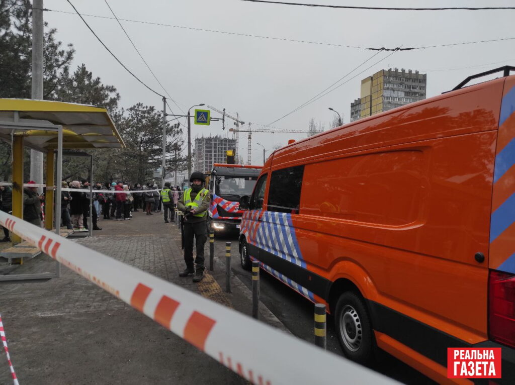 Ракетна атака на Дніпро. Що відбувається на місці злочину РФ на другий день. Репортаж з місця подій