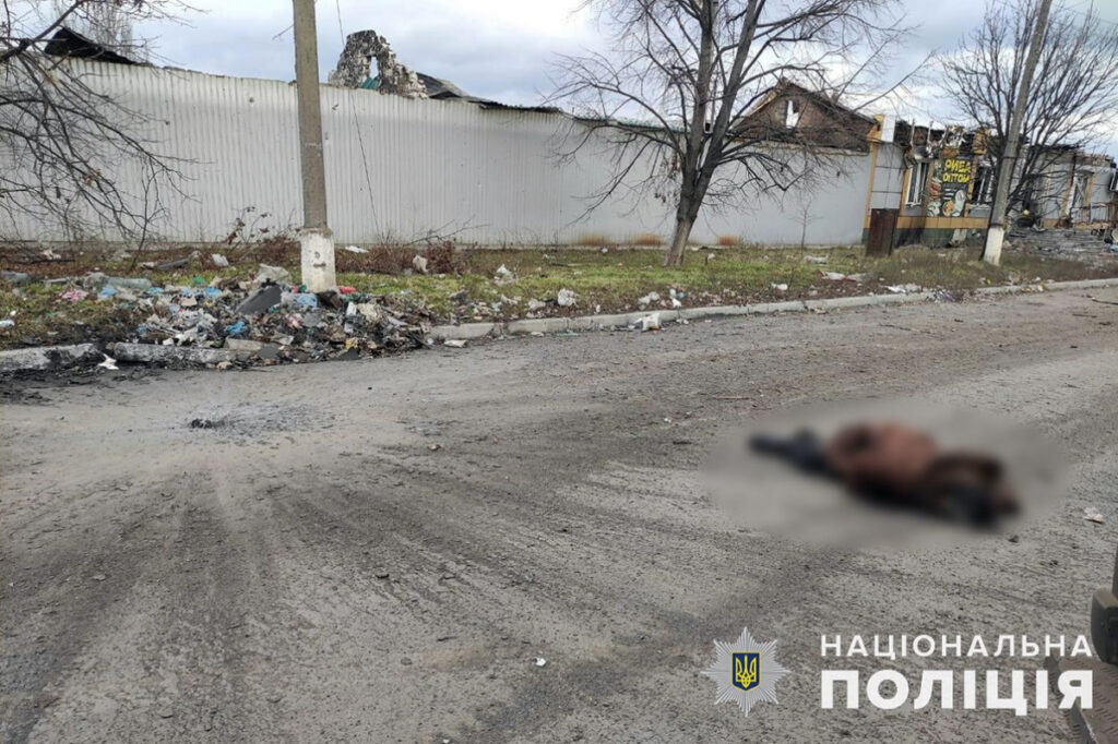 У Бахмуті снаряд розірвався на дорозі перед двома жінками. Обидві загинули