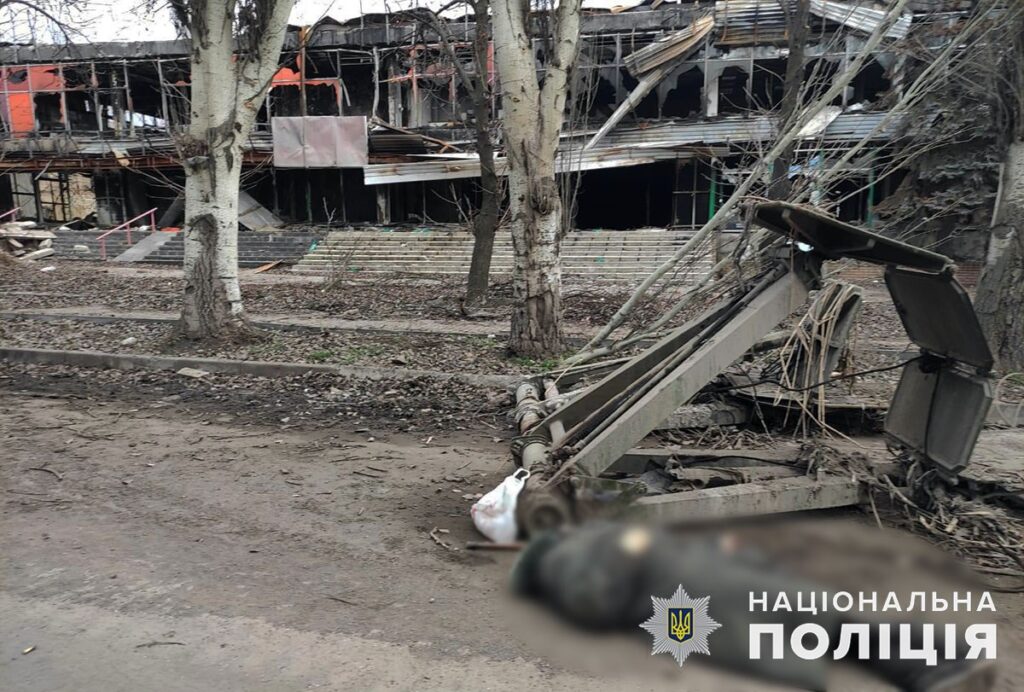 У Бахмуті снаряд розірвався на дорозі перед двома жінками. Обидві загинули