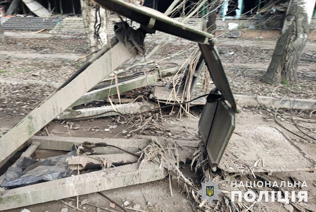 У Бахмуті снаряд розірвався на дорозі перед двома жінками. Обидві загинули