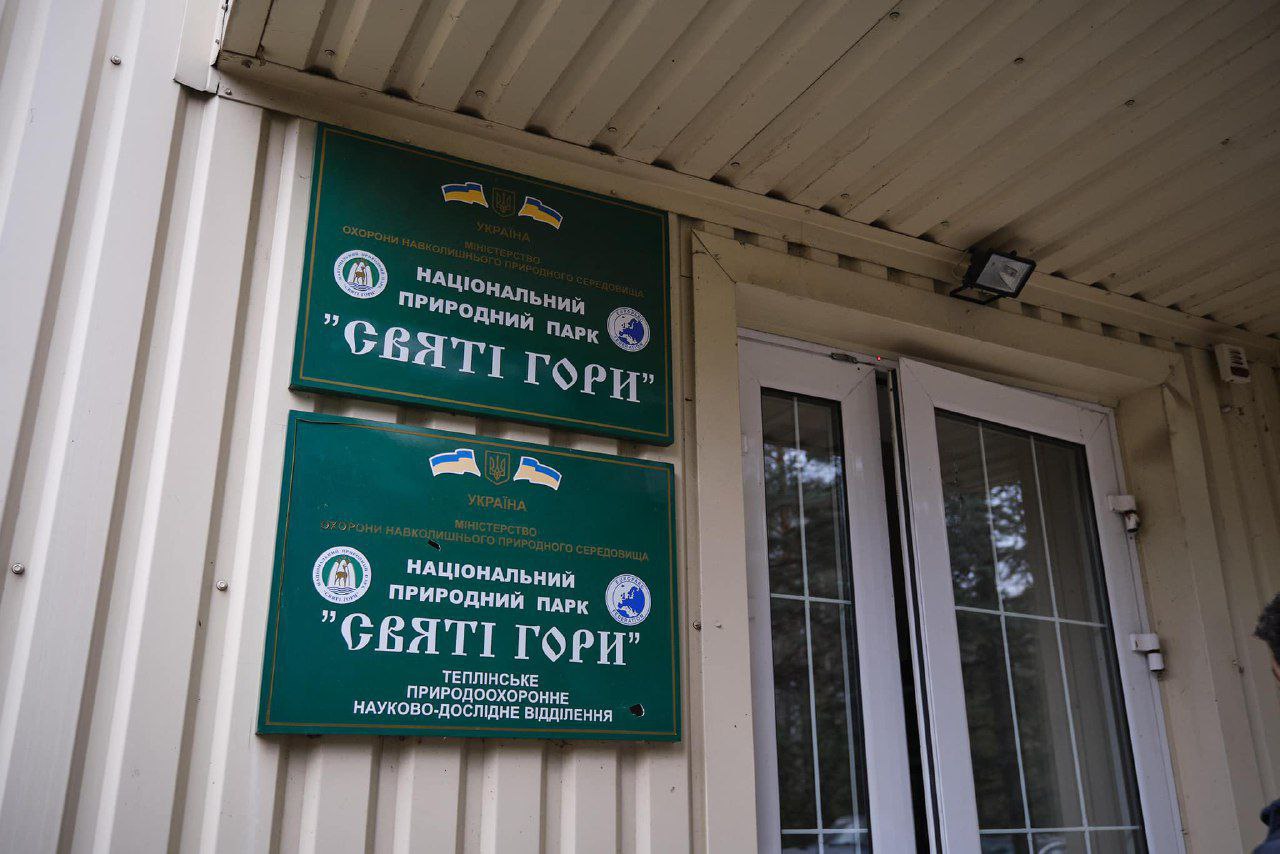 Замість лісів спалена чорна земля. Показали наслідки збройної агресії РФ для найбільшого національного парку у Донецькій області