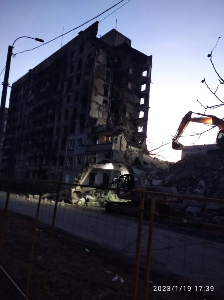 В Маріуполі знесли понад 50 багатоповерхівок. В деяких не встигли прибрати тіла загиблих