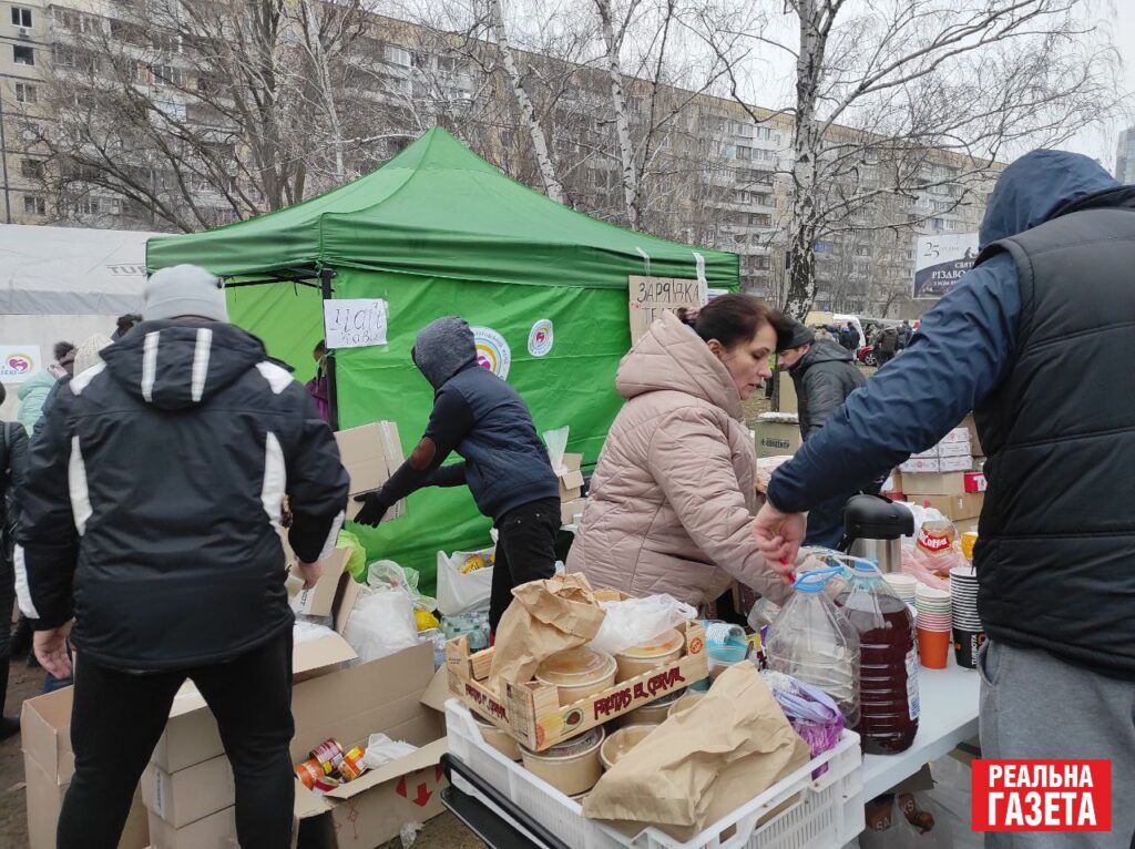 Ракетна атака на Дніпро. Що відбувається на місці злочину РФ на другий день. Репортаж з місця подій