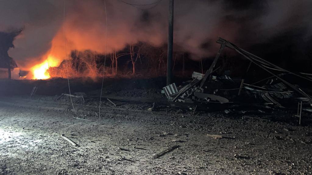 Двоє людей згоріли в автомобілі внаслідок ракетного удару по Краматорську