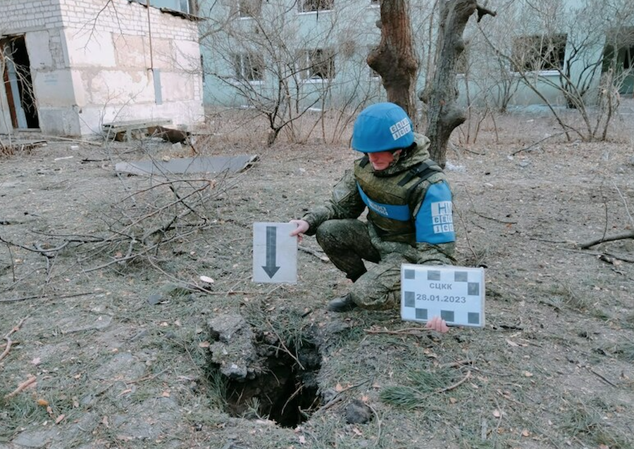 Окупанти заявили про “обстріл” лікарні в Новоайдарі, Гайдай каже про потрапляння в шпиталь російських військових