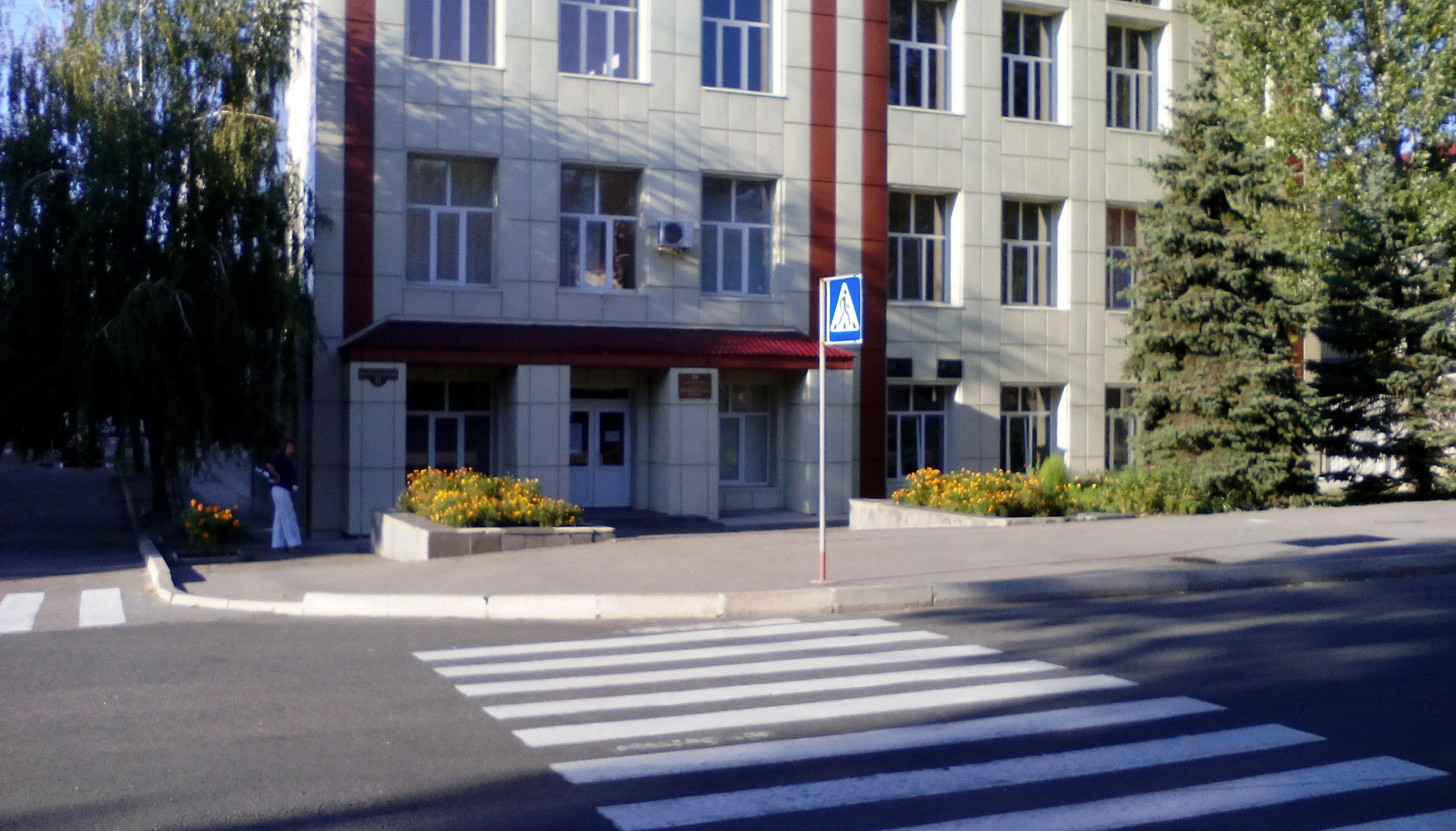 В Луганську 11 шкіл відправляють на дистанційне навчання ГРВІ