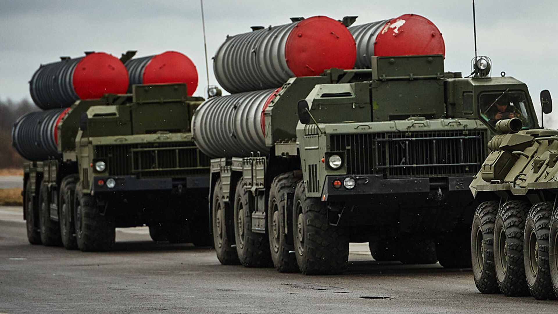 Росіяни обстріляли центр Харкова. Повідомляють про вибухи і пожежу