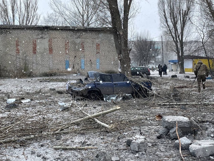 Понад 10 постраждалих, є люди під завалами. Окупанти зі “Смерчу” обстріляли Покровськ Донецької області