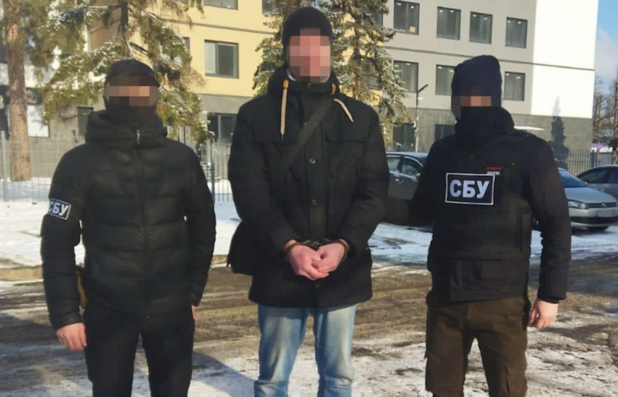 Хотів утекти за кордон під виглядом волонтера. У Києві затримано колаборанта з Луганської області
