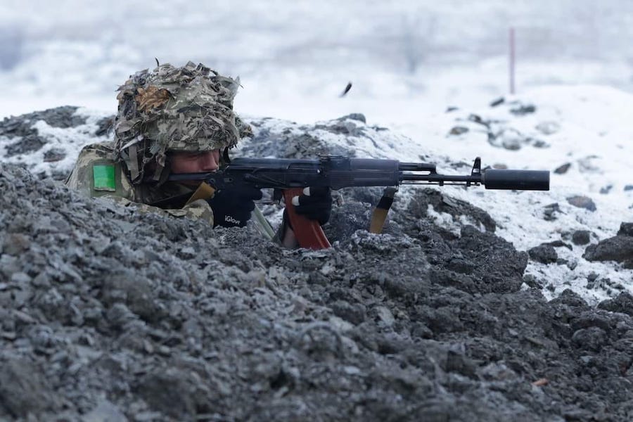 Окупанти продовжують наступати на Луганщині та за добу обстріляли 8 населених пунктів регіону