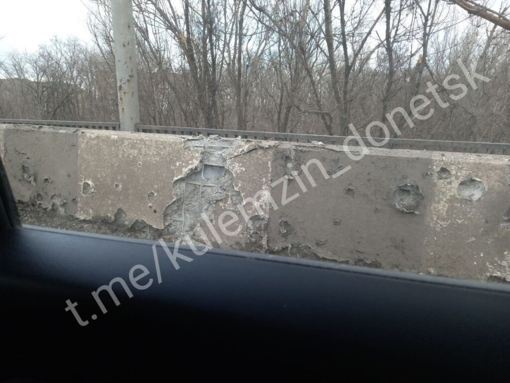 В “ДНР” заявили про влучання у Петровський міст. Опубліковане відео “прильоту”