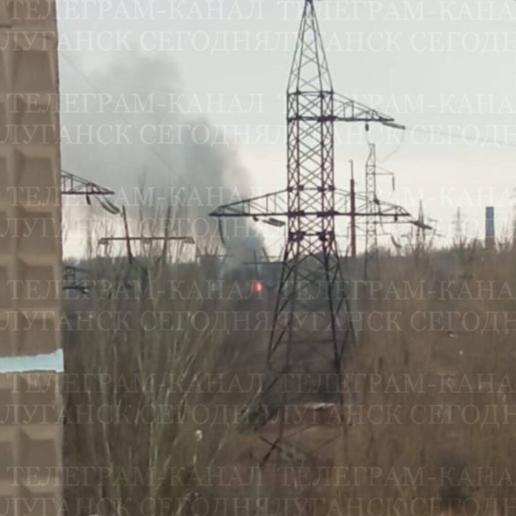В Кадіївці знову вибухи. Опубліковане відео пожежі та детонації боєкомплекту