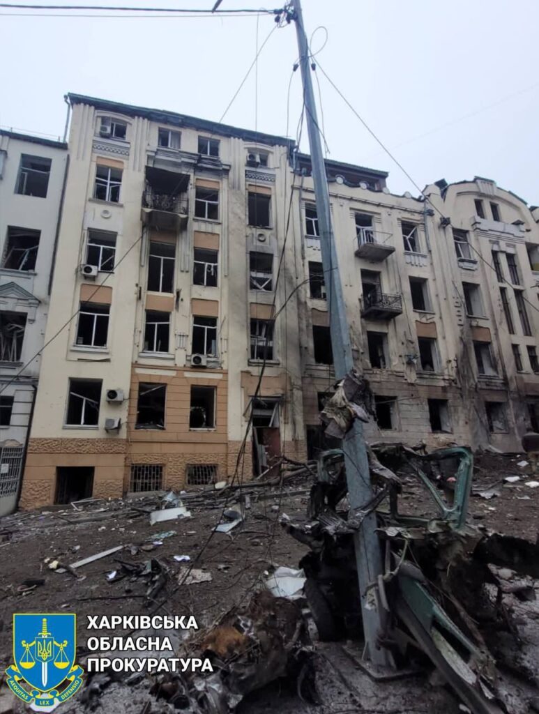 Показали наслідки влучання російських ракет по центру Харкова